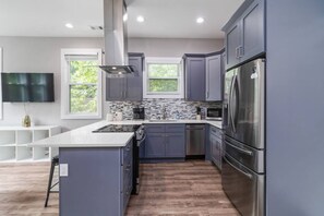 Fridge, microwave, oven, stovetop - Prime Location2BR Home Near Piedmont-Sleeps 8 (Atlanta)