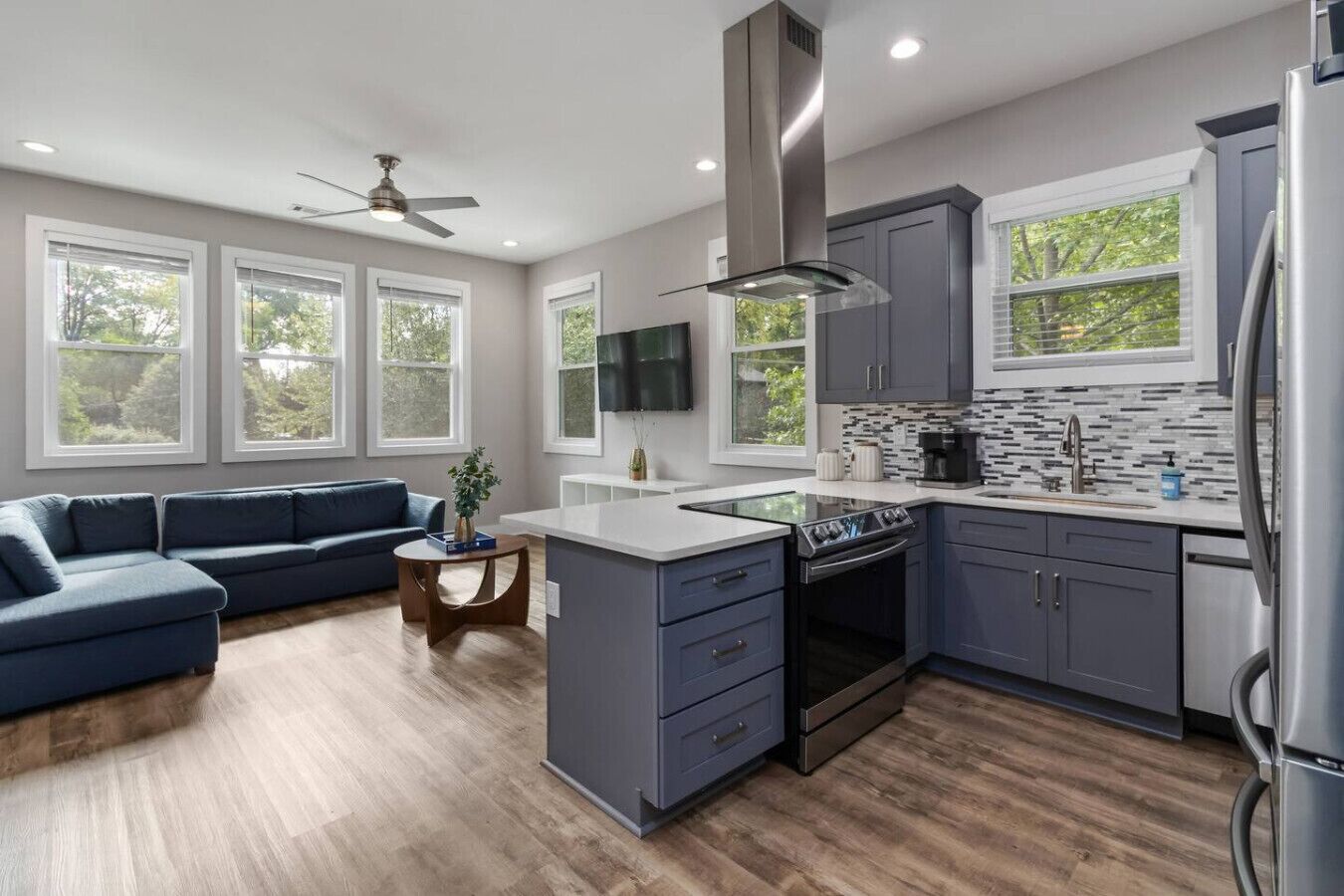 雪櫃、微波爐、焗爐、爐具