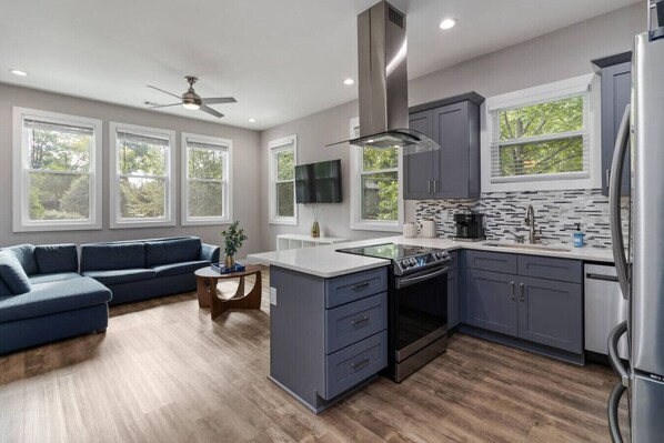 Fridge, microwave, oven, stovetop - Prime Location2BR Home Near Piedmont-Sleeps 8 (Atlanta)