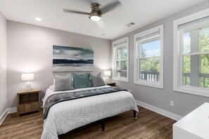 2 bedrooms, desk, iron/ironing board, WiFi