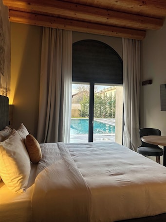 客房内保险箱、遮光窗帘、隔音、免费 WiFi. 艾达精品酒店