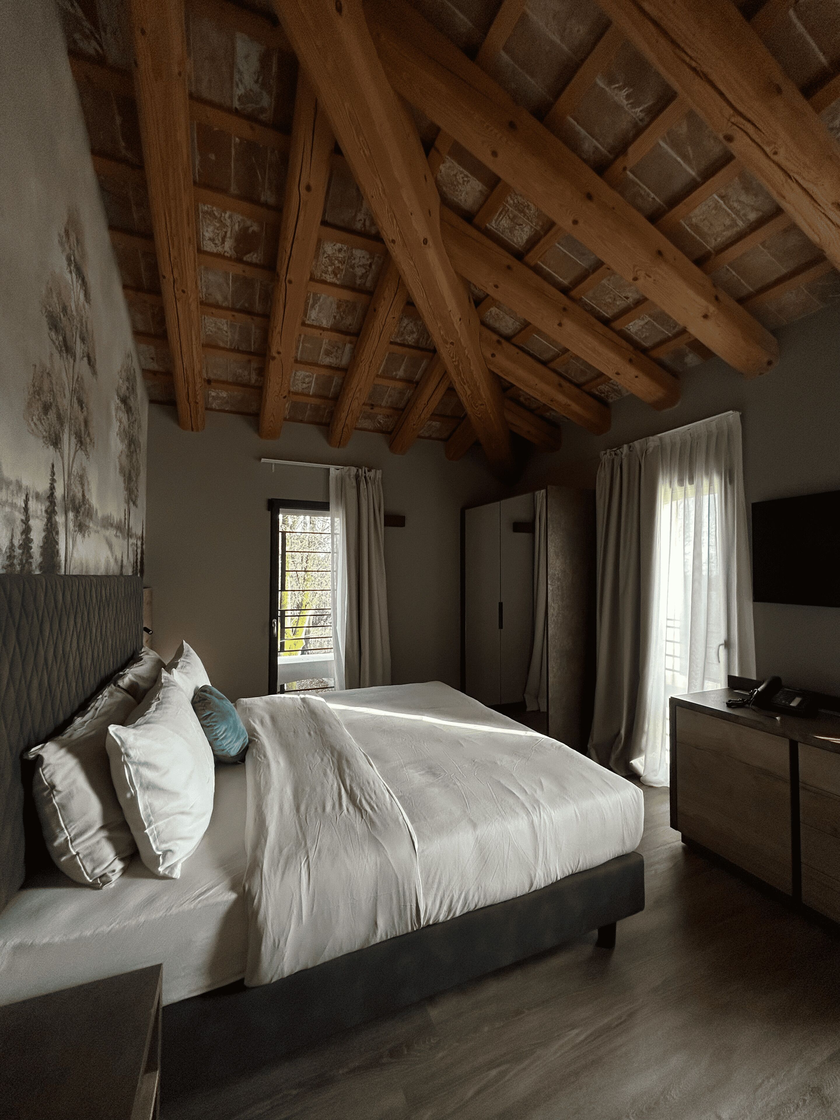 Zimmersafe, Verdunkelungsvorhänge, schallisolierte Zimmer