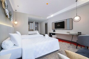 Deluxe Twin Room, City View | Egyptian cotton sheets, premium bedding, minibar, in-room safe