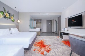 Family Room | Bathroom | Slippers, towels, soap, shampoo