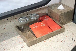 Pantoffels, handdoeken, zeep, shampoo