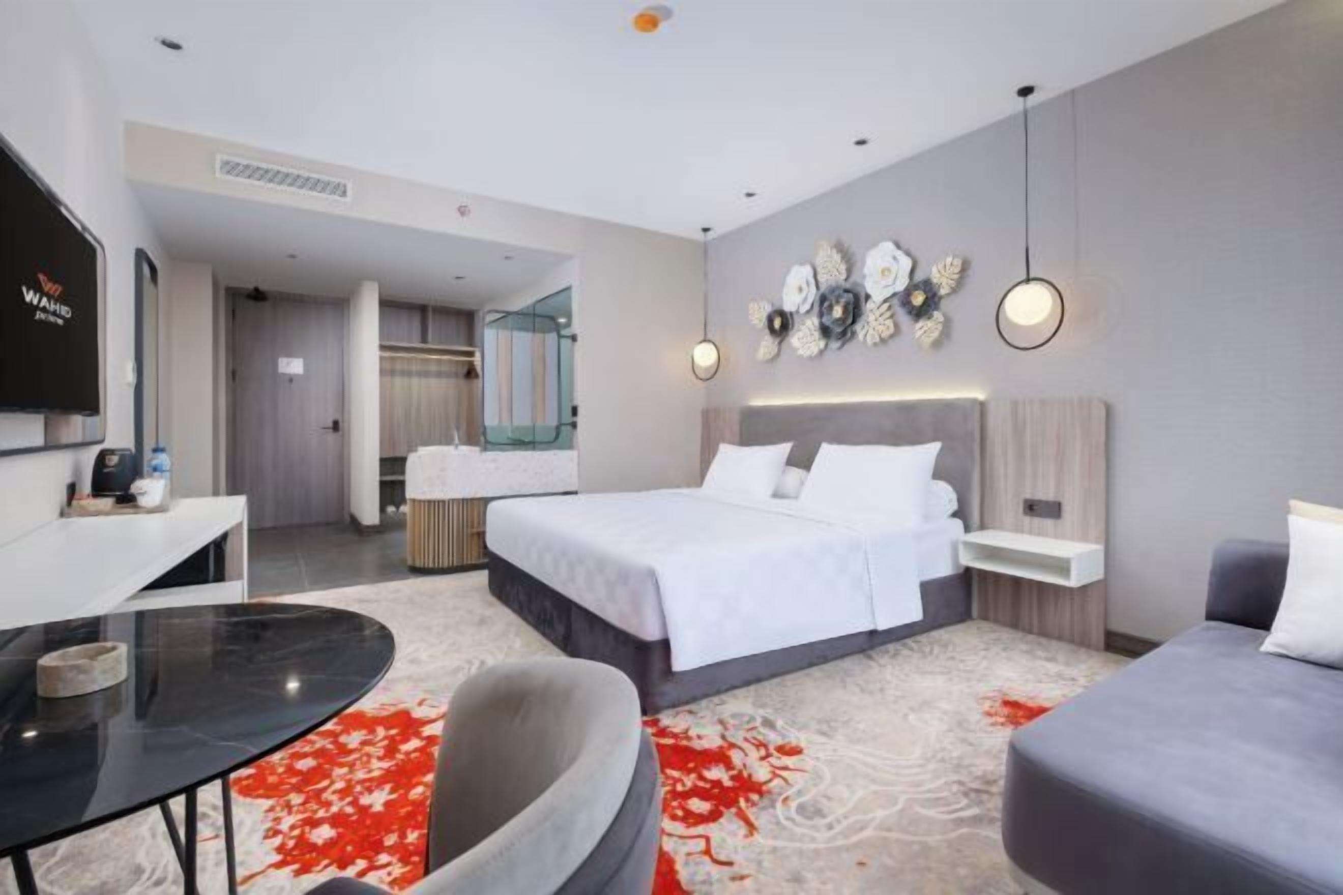 Egyptian cotton sheets, premium bedding, minibar, in-room safe