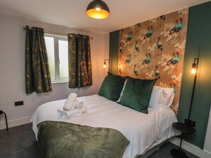 2 bedrooms, individually decorated, individually furnished, free WiFi