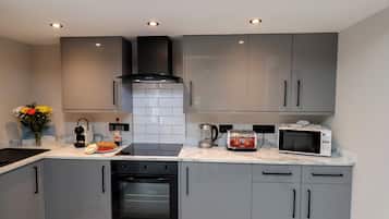 Dishwasher, electric kettle, cookware/dishes/utensils