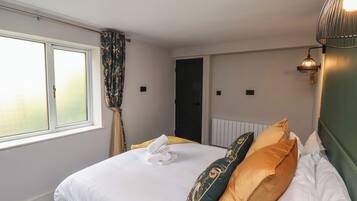 2 bedrooms, individually decorated, individually furnished, free WiFi