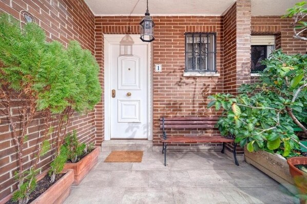 Exterior detail - SUKI HOUSE Chalet Standard Double Room (Pozuelo de Alarcón)