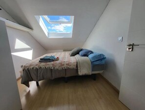 1 bedroom, WiFi, bed sheets - SUKI HOUSE Chalet Standard Double Room (Pozuelo de Alarcón)