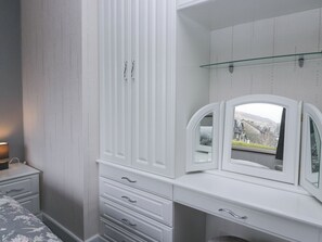 1 Schlafzimmer, individuell dekoriert, individuell eingerichtet