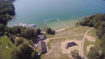 Platja privada, submarinisme i bar a la platja