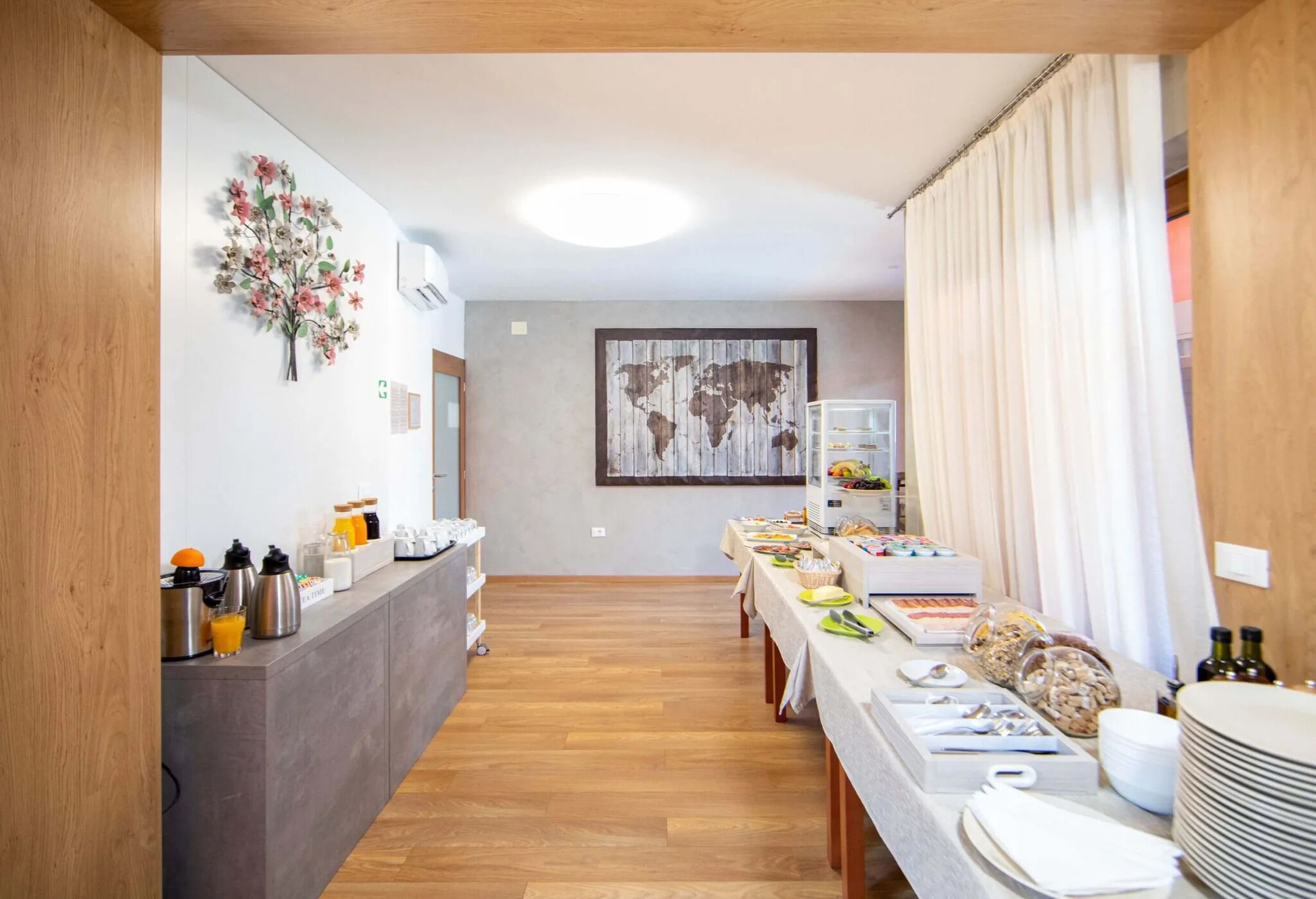 Free daily continental breakfast