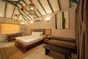 Habitación Deluxe, balcón, vistas al lago | Caja fuerte y wifi gratis