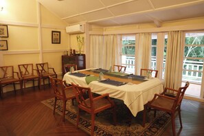 Rollaway beds, free WiFi, bed sheets