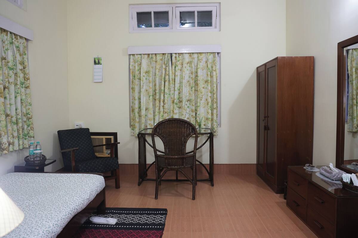 Chambre Simple Supérieure | Lits pliants/supplémentaires, Wi-Fi gratuit, draps fournis