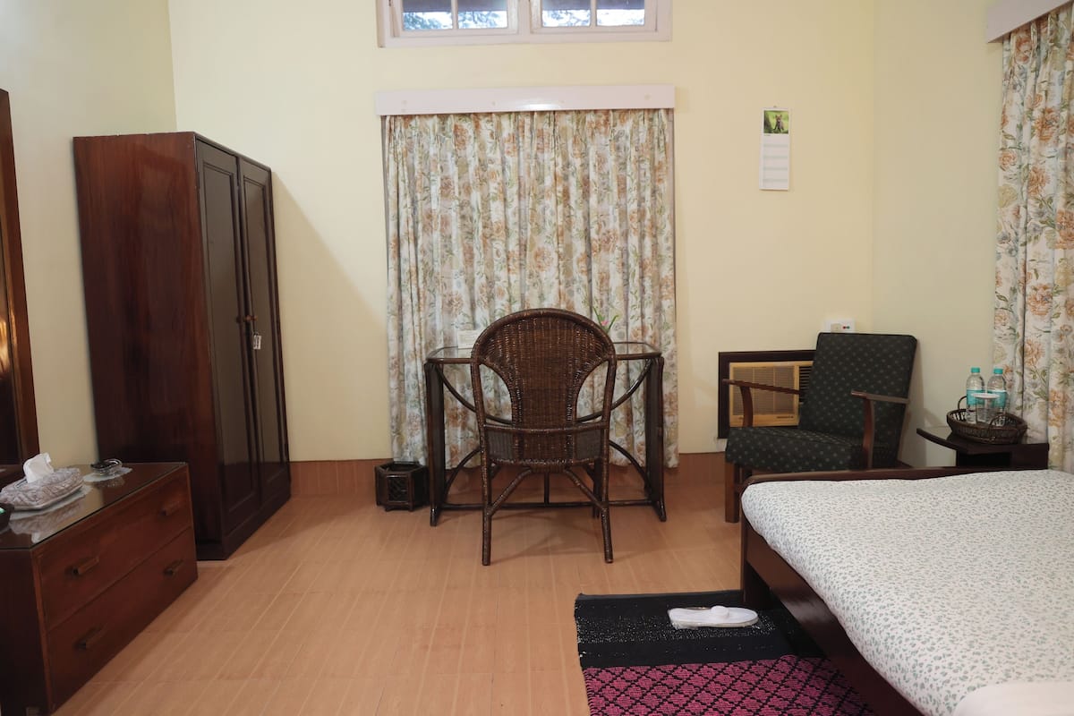Chambre Simple Deluxe | Lits pliants/supplémentaires, Wi-Fi gratuit, draps fournis