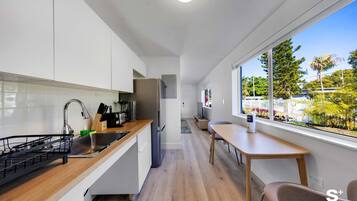 雪櫃、微波爐、焗爐、爐具