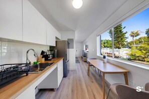 Frigorífic, microones, forn i placa de cuina 