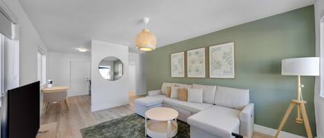 Téléviseur, bureau