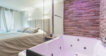 Love Room avec Jacuzzi, Le Saccard