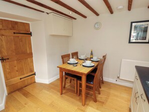 Cottage | Dining