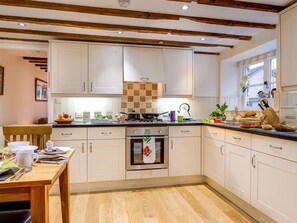 Fridge, dishwasher, electric kettle, cookware/dishes/utensils - Byways (Ambleside)