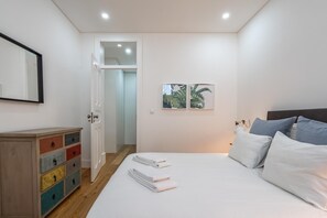 2 chambres, fer et planche à repasser, Wi-Fi, draps fournis