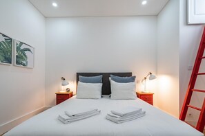 2 bedrooms, iron/ironing board, WiFi, bed sheets - Genip Apartment, Anjos, Lisbon (Lisboa)