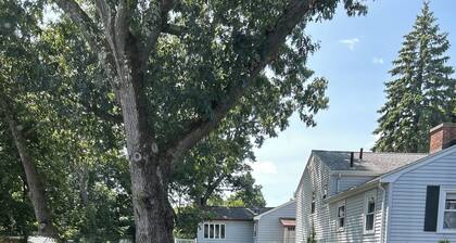 Modern newly built 1-bedroom condo, w/art, WiIFI AC in pleasant residential area