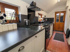 Frigorífico, lavavajillas, hervidor eléctrico y tostadora