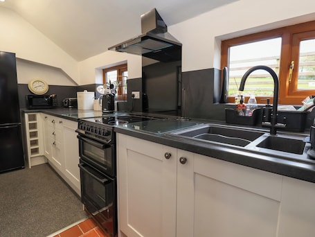 Refrigerador, lavavajillas, tetera/pava eléctrica, tostadora