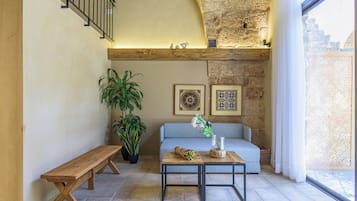 Loft, 1 Bedroom, Garden View, Garden Area | Living area