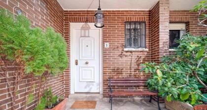 SUKI HOUSE Chalet Family Room with shared bathroom