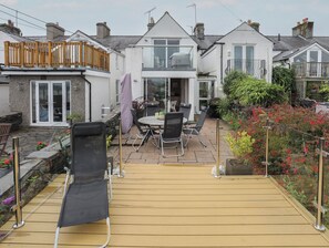 Outdoor dining - Alltwen (Porthmadog)