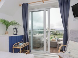 3 bedrooms, individually decorated, individually furnished, free WiFi