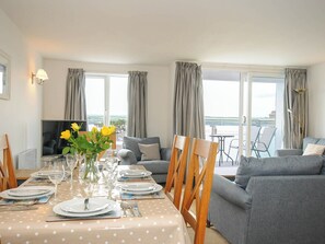 Cottage | Dining