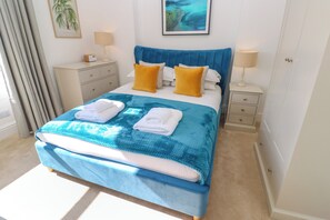 4 bedrooms, individually decorated, individually furnished, free WiFi - Hindon Hall (St Ives)