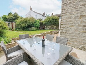 Outdoor dining - Valley View (Leyburn)