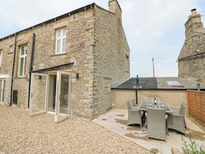 Outdoor dining - Valley View (Leyburn)