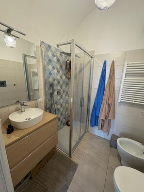 Ferienhaus, 2 Schlafzimmer, Raucher, Terrasse | Badezimmer