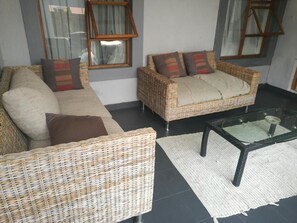 Living area - CORGI GUESTHOUSE (Randburg)
