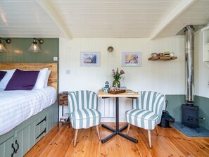 1 Schlafzimmer, individuell dekoriert, individuell eingerichtet