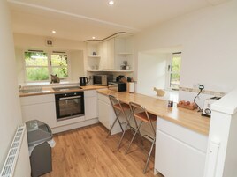 Frigorífico, lavavajillas, hervidor eléctrico y tostadora