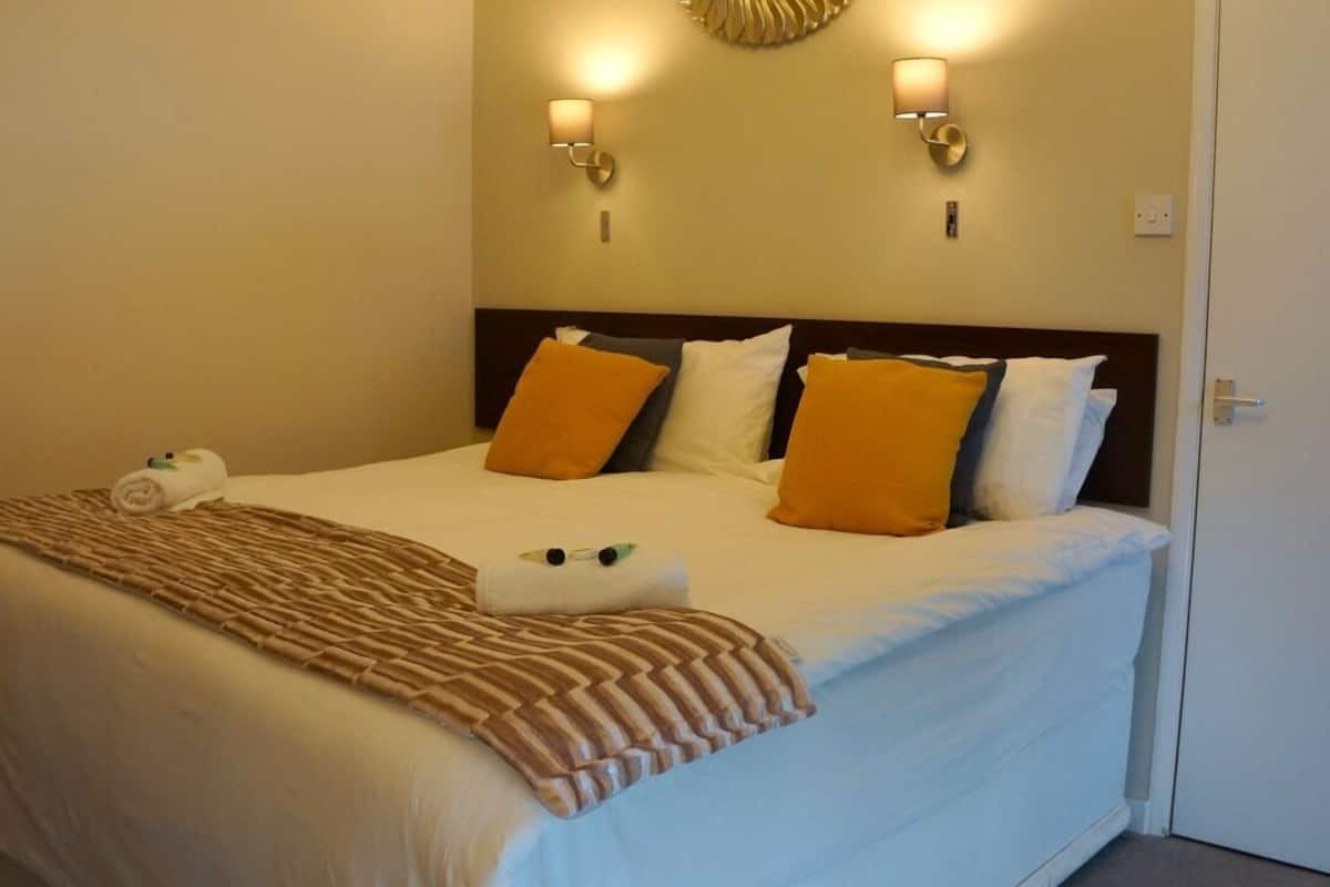 1 bedroom, desk, laptop workspace, free WiFi