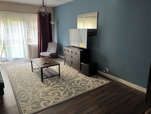 Comfort Apartment | Living area | TV - Oban Hotel (Eastbourne)