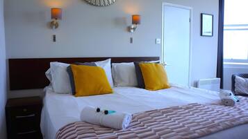 Classic Double Room, Sea View | Desk, laptop workspace, free WiFi