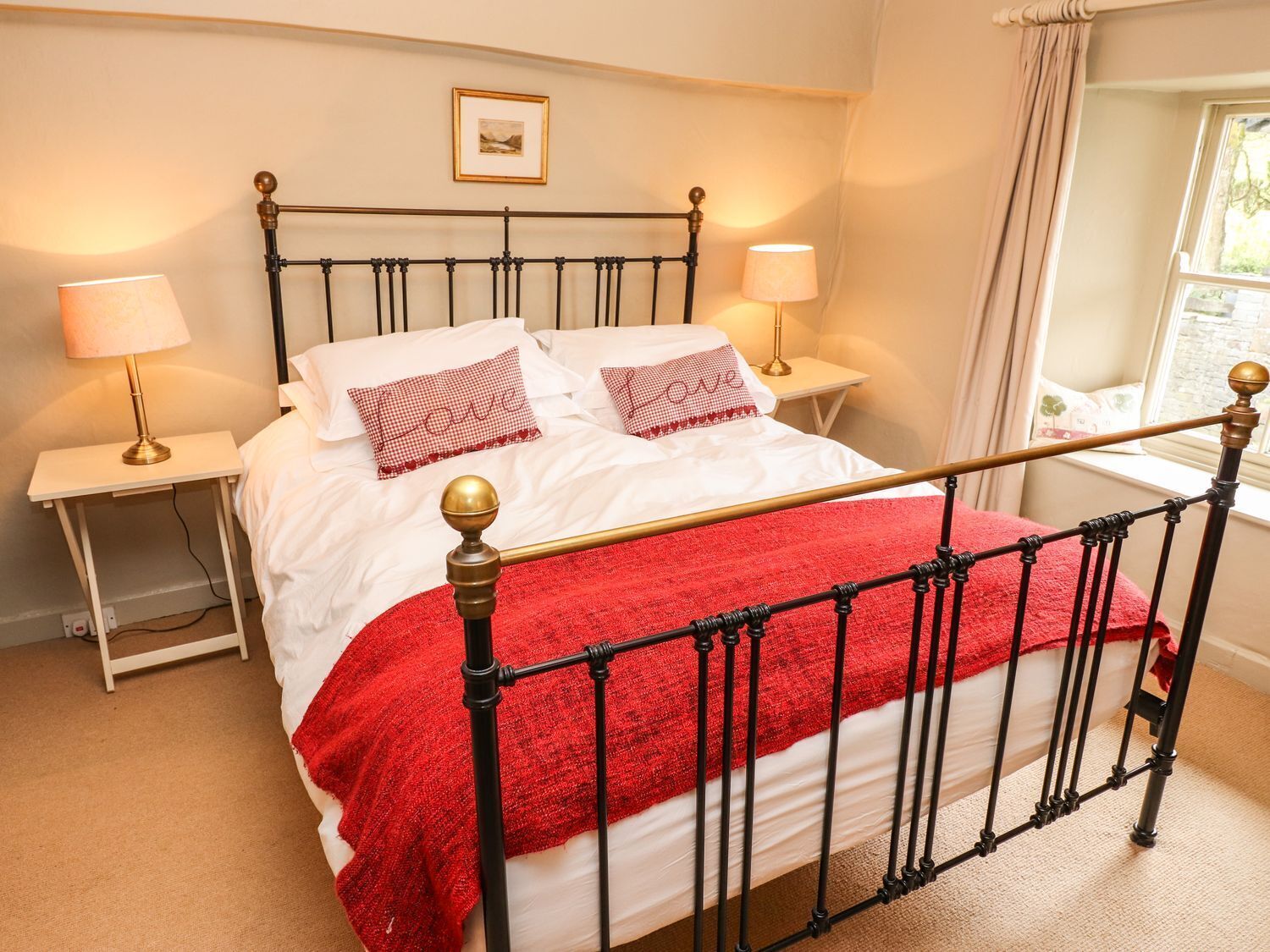 2 bedrooms, individually decorated, individually furnished, free WiFi