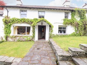 Exterior - The Farmhouse (Coniston)